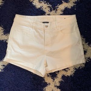 American Eagle Hi Rise Shorts in White 18
